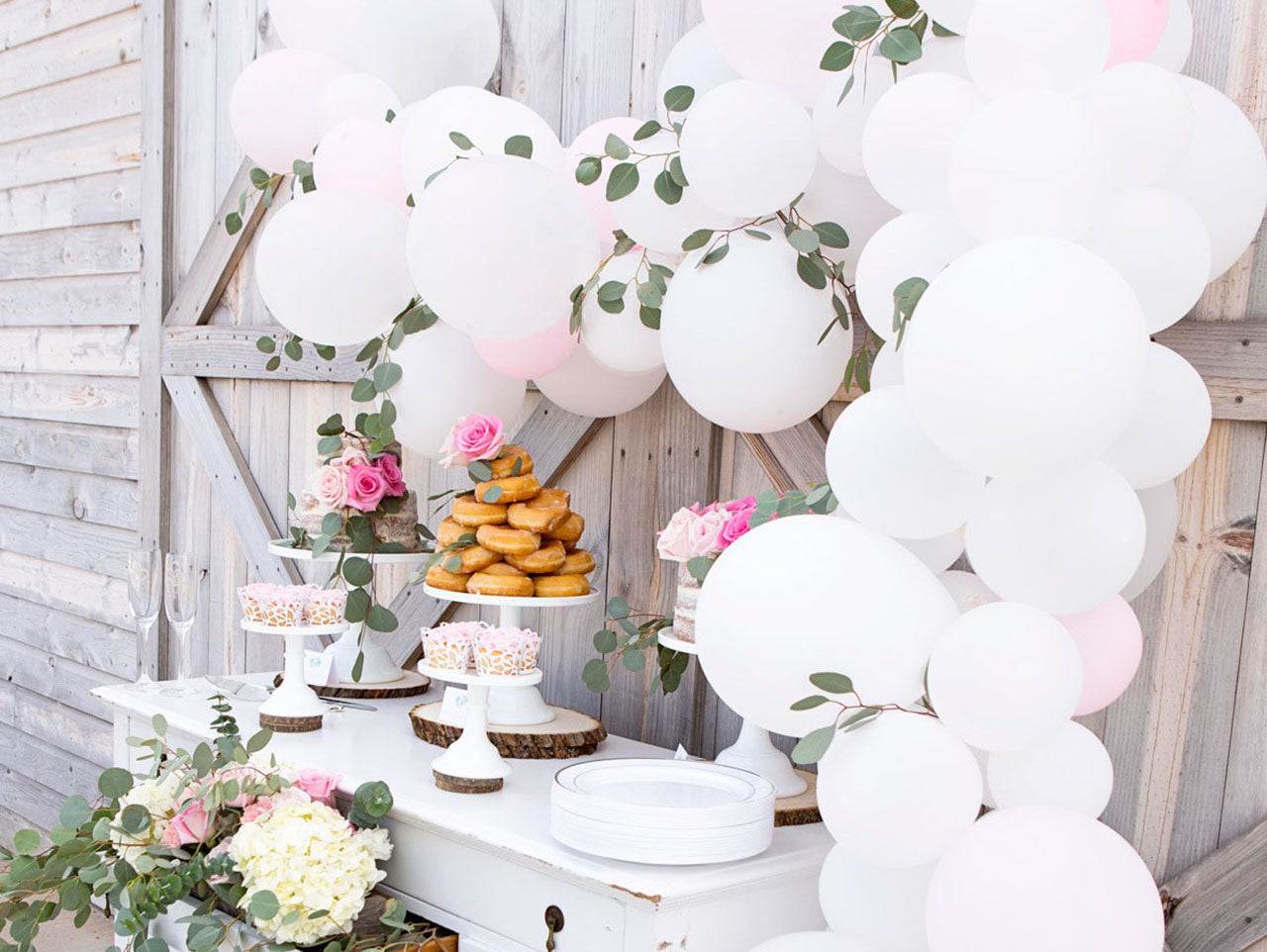 HOW TO DIY A BALLOON GARLAND