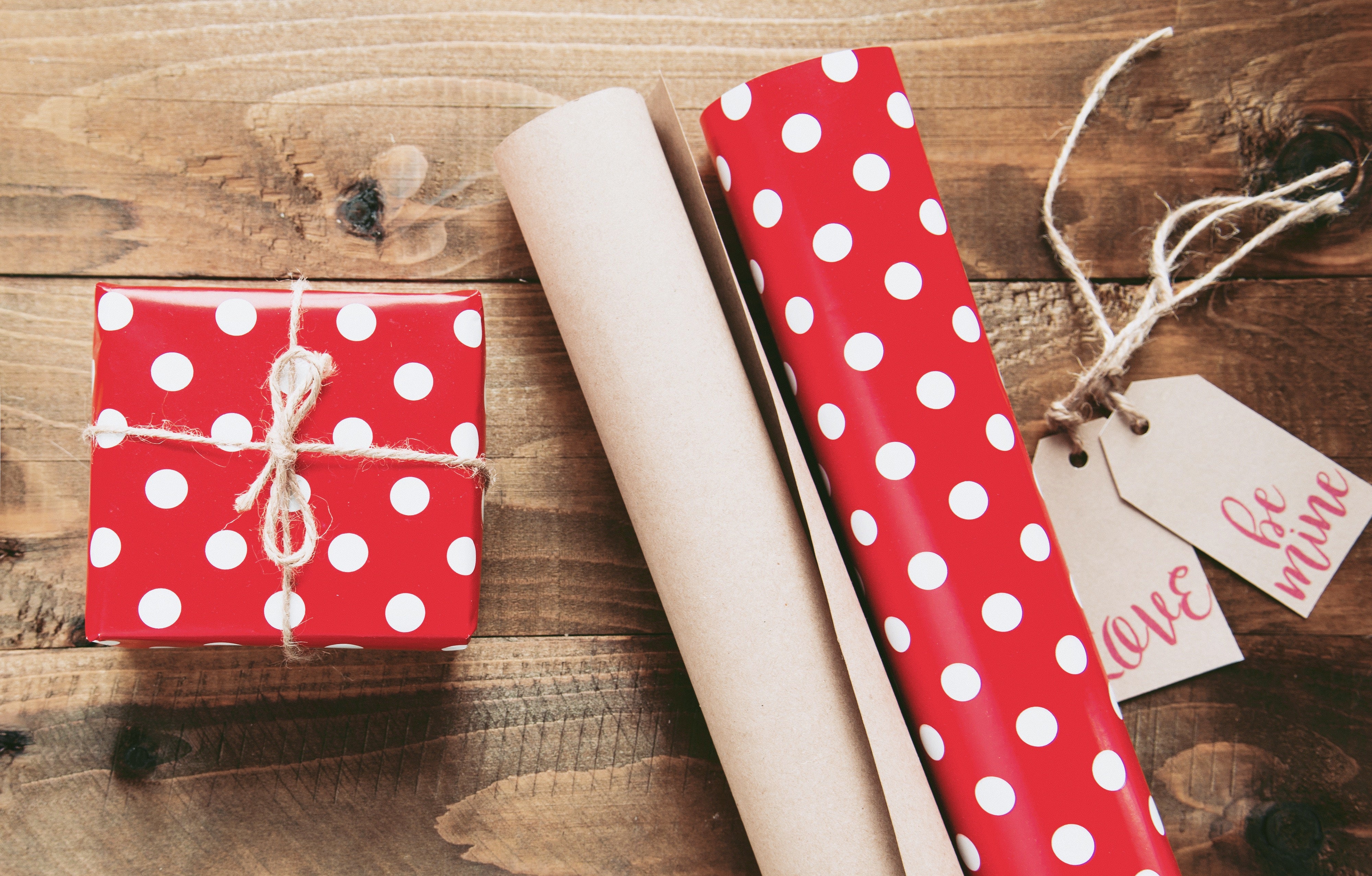 How to wrap a gift for in a clever way?